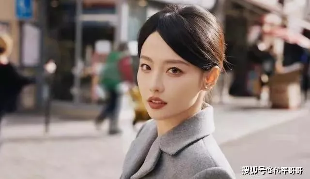 37岁的张嘉倪,终于为自己的“无脑”付出了代价