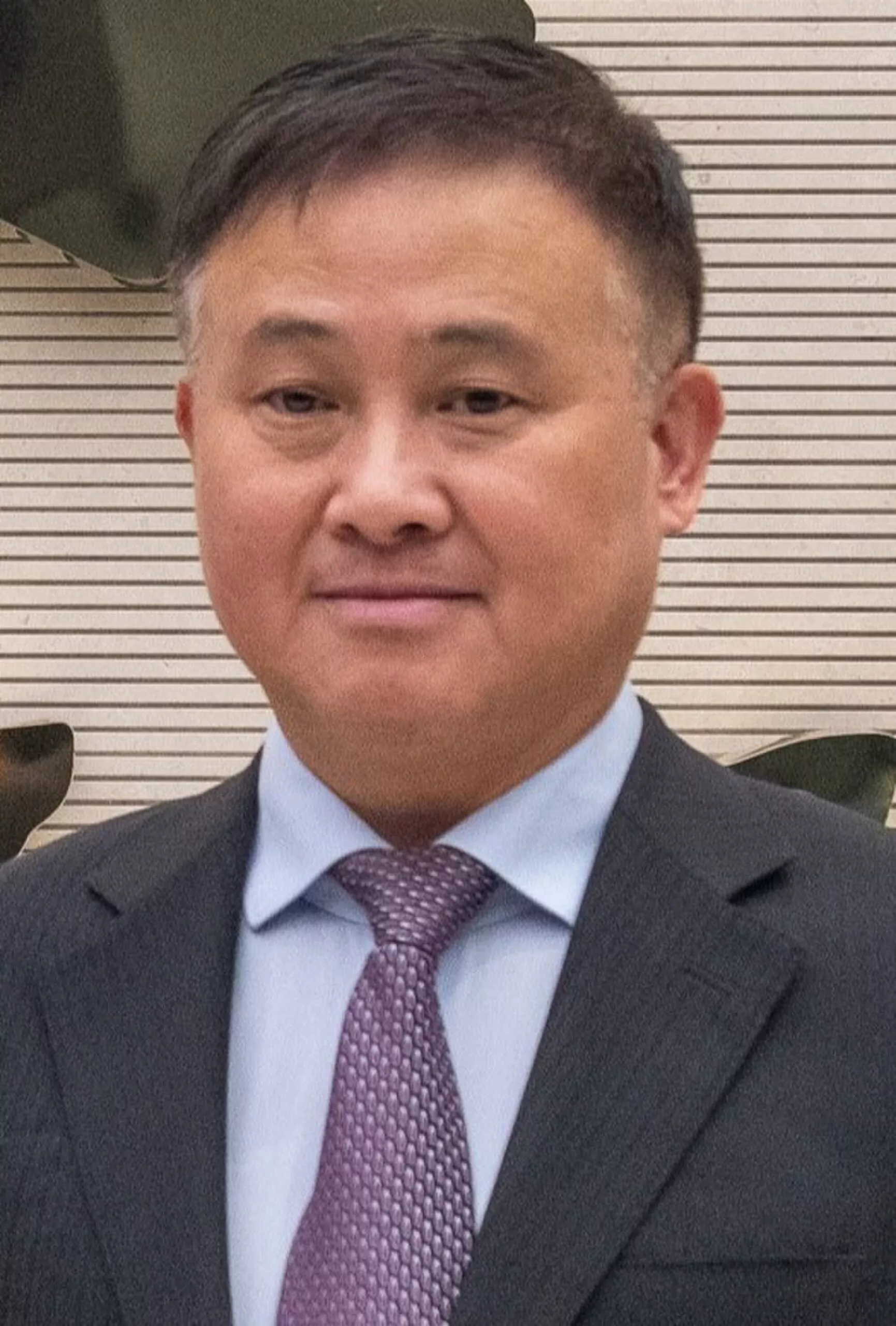 彭博:“任务大师”潘功胜 习近平不能让他退休