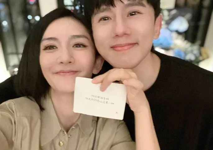 谢娜张杰结婚13周年放大招,老夫老妻甜似初恋