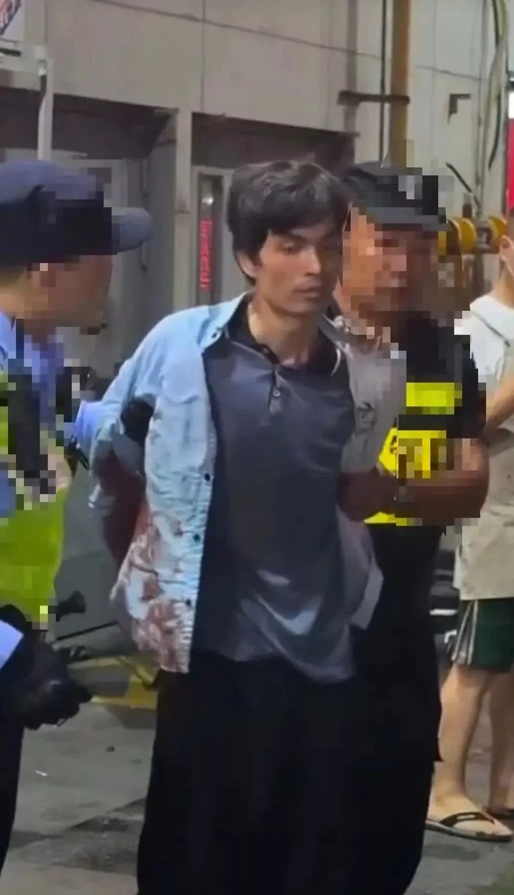 上海沃尔玛砍人:戾气很重,大家保持低调警觉…