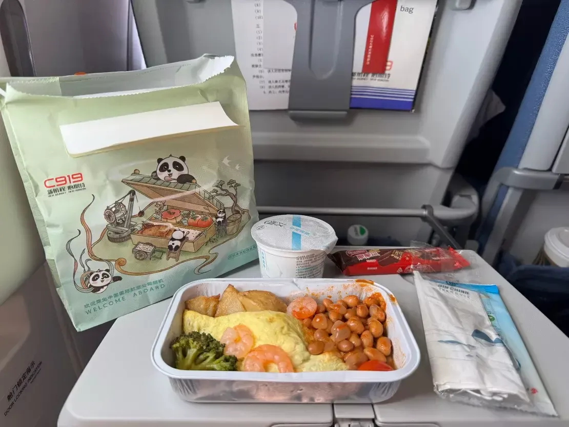 史蒂文拍摄的C919 经济舱餐食 美国有线电视新闻网(CNN)
