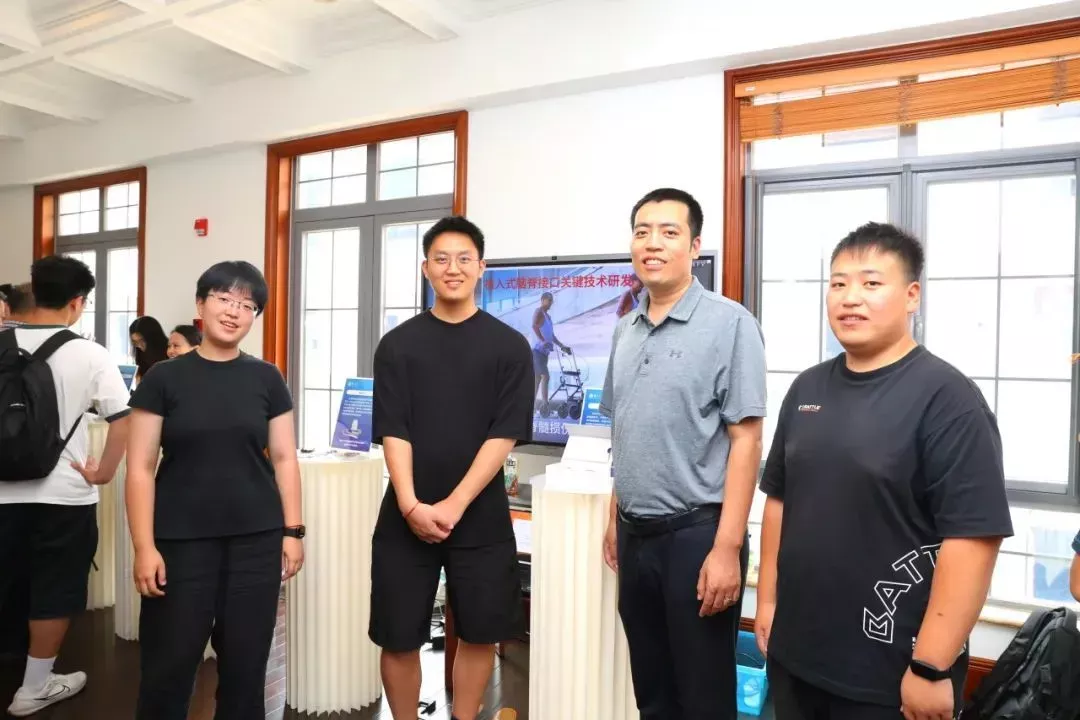复旦团队脑脊接口研究获突破:瘫痪者有望重新行走