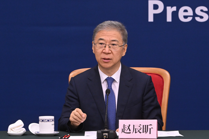 中国国务院发改委副主任赵辰昕在记者会面外媒记者提问,化身领导的复读机,不仅完全没有回答到问题,还不忘拍马屁,让外界傻眼。(图翻摄自微博) 中国国务院发改委副主任赵辰昕在记者会面外媒记者提问,化身领导的复读机,不仅完全没有回答到问题,还不忘拍马屁,让外界傻眼。(图翻摄自微博)