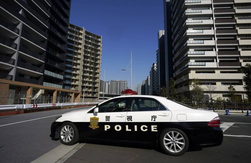 东京31岁前男教保员涉嫌在午休时间性侵男童而遭警方逮捕。日本警视厅警车示意图。(欧新社) 东京31岁前男教保员涉嫌在午休时间性侵男童而遭警方逮捕。日本警视厅警车示意图。(欧新社)