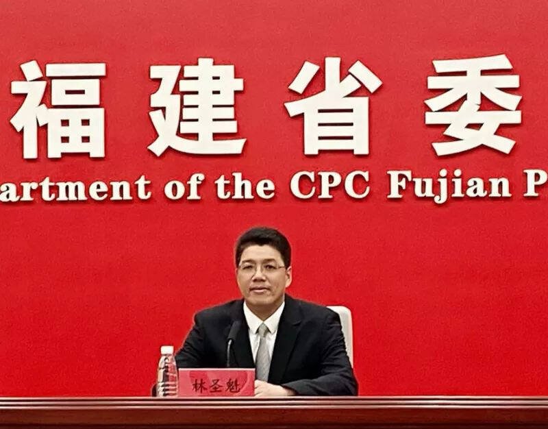 中国福建省医疗保障局长林圣魁日前坠楼身亡,医保局官网却删光与林有关的所有资讯。(图撷自微博) 中国福建省医疗保障局长林圣魁日前坠楼身亡,医保局官网却删光与林有关的所有资讯。(图撷自微博)