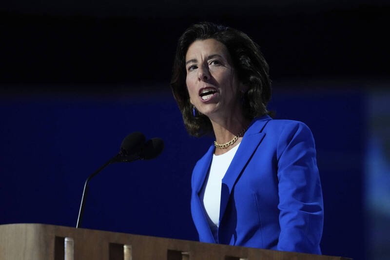 美国商务部长雷蒙多(Gina Raimondo)表示,美国国家安全「没有谈判余地」。(美联社档案照) 美国商务部长雷蒙多(Gina Raimondo)表示,美国国家安全「没有谈判余地」。(美联社档案照)