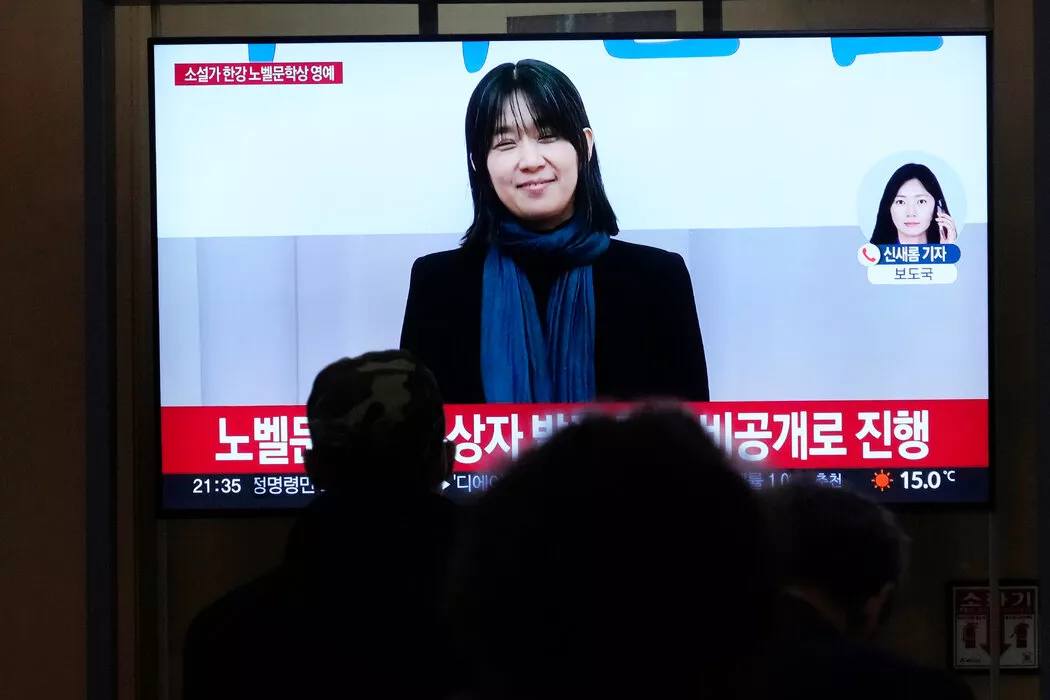 韩江:“直面历史创伤,揭露人类生命的脆弱”