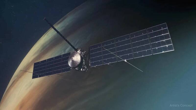 这幅假想图描绘了欧罗巴快船号(Europa Clipper)在木星轨道上的情景。(图:NASA/JPL) 这幅假想图描绘了欧罗巴快船号(Europa Clipper)在木星轨道上的情景。(图:NASA/JPL)