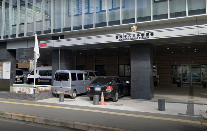日本东京八王子市男子,和父亲木乃伊化尸身同住1年左右,并辩称他以为父亲是在睡觉。八王子警察署示意图。(图撷自Google地图) 日本东京八王子市男子,和父亲木乃伊化尸身同住1年左右,并辩称他以为父亲是在睡觉。八王子警察署示意图。(图撷自Google地图)