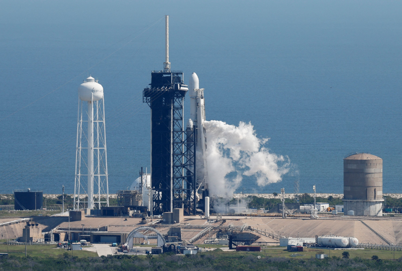 SpaceX研发和制造的猎鹰重型运载火箭本月14日在美国佛州甘迺迪太空中心将NASA的探测器发射升空,执行木卫二快船计划。(路透) SpaceX研发和制造的猎鹰重型运载火箭本月14日在美国佛州甘迺迪太空中心将NASA的探测器发射升空,执行木卫二快船计划。(路透)