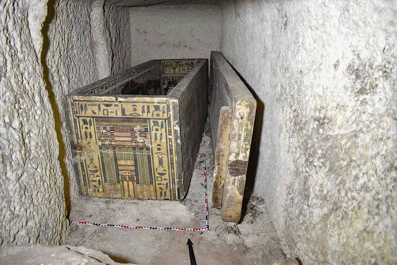 考古学家团队近日在埃及亚修德(Asyut)古代墓地中,发现一座约3900年前的贵族墓穴,这一重大发现引发学界关注。(图撷取自@luxortimes 社群平台「X」) 考古学家团队近日在埃及亚修德(Asyut)古代墓地中,发现一座约3900年前的贵族墓穴,这一重大发现引发学界关注。(图撷取自@luxortimes 社群平台「X」)