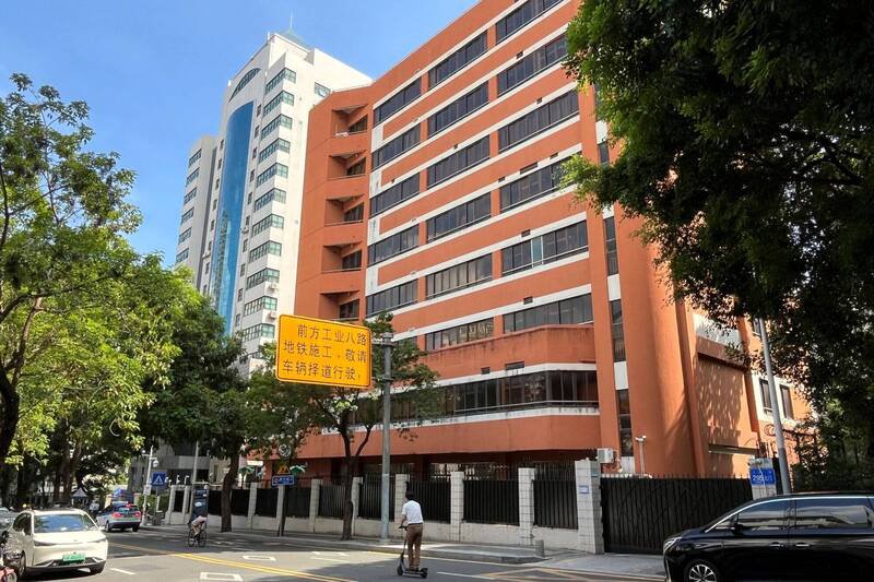 中国广东深圳市日前发生日籍男童遇袭身亡案,事发日本人学校14日宣布恢复上课。(路透资料照) 中国广东深圳市日前发生日籍男童遇袭身亡案,事发日本人学校14日宣布恢复上课。(路透资料照)
