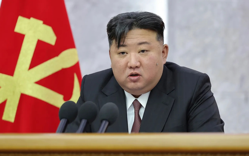北韩官媒今(16日)报导称,本周约有140万名年轻人加入或重返军队,决心要打一场「以革命武器来摧毁敌人的神圣战争」。图为北韩领导人金正恩。(美联社) 北韩官媒今(16日)报导称,本周约有140万名年轻人加入或重返军队,决心要打一场「以革命武器来摧毁敌人的神圣战争」。图为北韩领导人金正恩。(美联社)