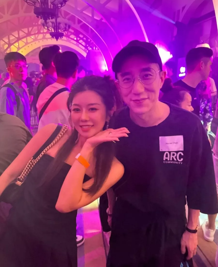 41岁房祖名近况曝光!与一众劣迹男星混迹夜店