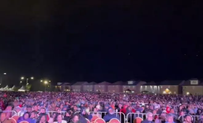8万印度人深夜挤爆街头!点火狂欢!加拿大人怒了