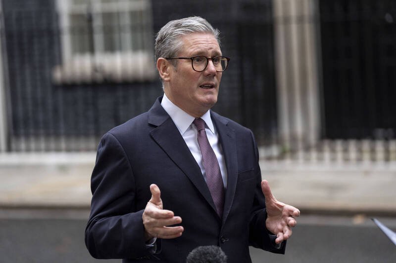 英国首相施凯尔(见图)表示,正在考虑制裁以色列国家安全部长与财政部长。(美联社资料照) 英国首相施凯尔(见图)表示,正在考虑制裁以色列国家安全部长与财政部长。(美联社资料照)