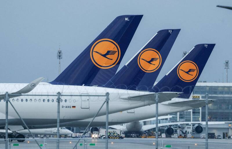 德国汉莎航空纽约班机禁止128名犹太人搭乘,遭美国运输部开罚400万美元。汉莎航空客机示意图。(法新社) 德国汉莎航空纽约班机禁止128名犹太人搭乘,遭美国运输部开罚400万美元。汉莎航空客机示意图。(法新社)