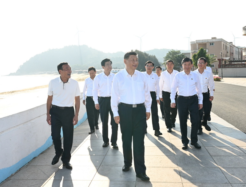 中共总书记习近平(前中)周二前往福建省漳州市考察。(图撷自人民网) 中共总书记习近平(前中)周二前往福建省漳州市考察。(图撷自人民网)