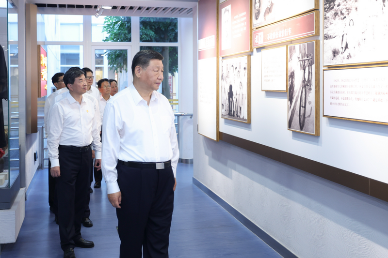 中共总书记习近平(前)周二前往福建省漳州市考察。(图撷自人民网) 中共总书记习近平(前)周二前往福建省漳州市考察。(图撷自人民网)