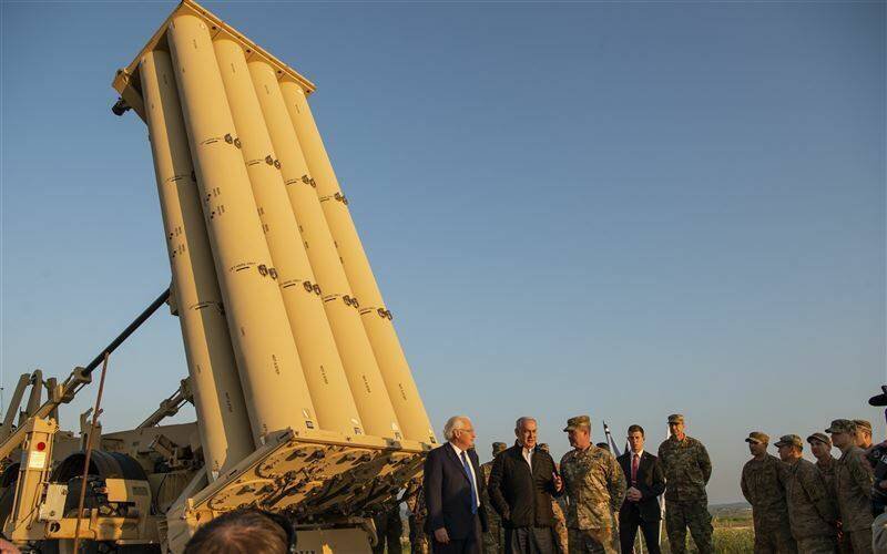 美国拟部署「终端高空防御系统」(THAAD,又名「萨德」)至以色列,应对伊朗报复。美军2019年也曾向以色列部署THAAD,以国总理纳坦雅胡(左2)当时还亲自视察。(取自美军DVIDS网站) 美国拟部署「终端高空防御系统」(THAAD,又名「萨德」)至以色列,应对伊朗报复。美军2019年也曾向以色列部署THAAD,以国总理纳坦雅胡(左2)当时还亲自视察。(取自美军DVIDS网站)