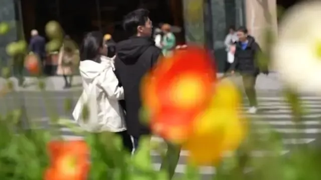 十年前,靠相亲入账百万的“捞女”,现在怎么样了?