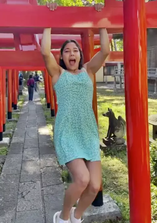 女运动员在日本神社“健身”引不满,网友超生气