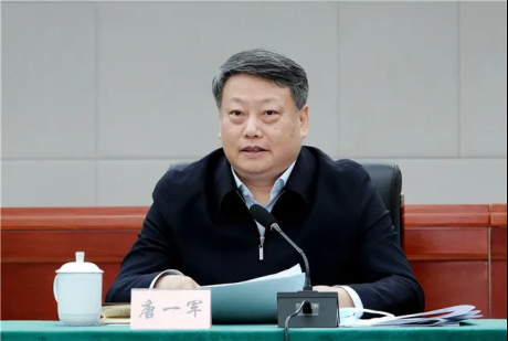 中国最高人民检察院日前决定,中国前司法部长唐一军因涉嫌收贿罪将依法逮捕。(图撷自微博) 中国最高人民检察院日前决定,中国前司法部长唐一军因涉嫌收贿罪将依法逮捕。(图撷自微博)