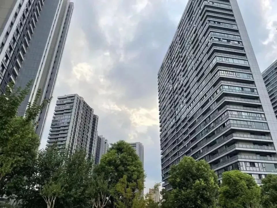 业主从胆战心惊秒变信心爆棚,杭州楼市转向