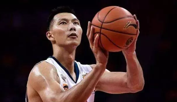 被曝嫖娼十小时:网传易建联身份信息与法院判决书一致