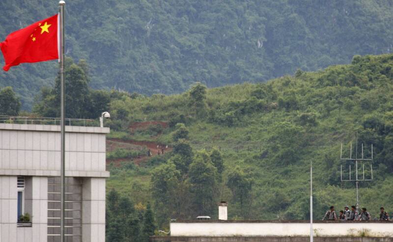 中国驻缅甸曼德勒领事馆18日发生爆炸事件,疑似遭到不明人士设置爆炸装置。图为示意图。(美联社) 中国驻缅甸曼德勒领事馆18日发生爆炸事件,疑似遭到不明人士设置爆炸装置。图为示意图。(美联社)