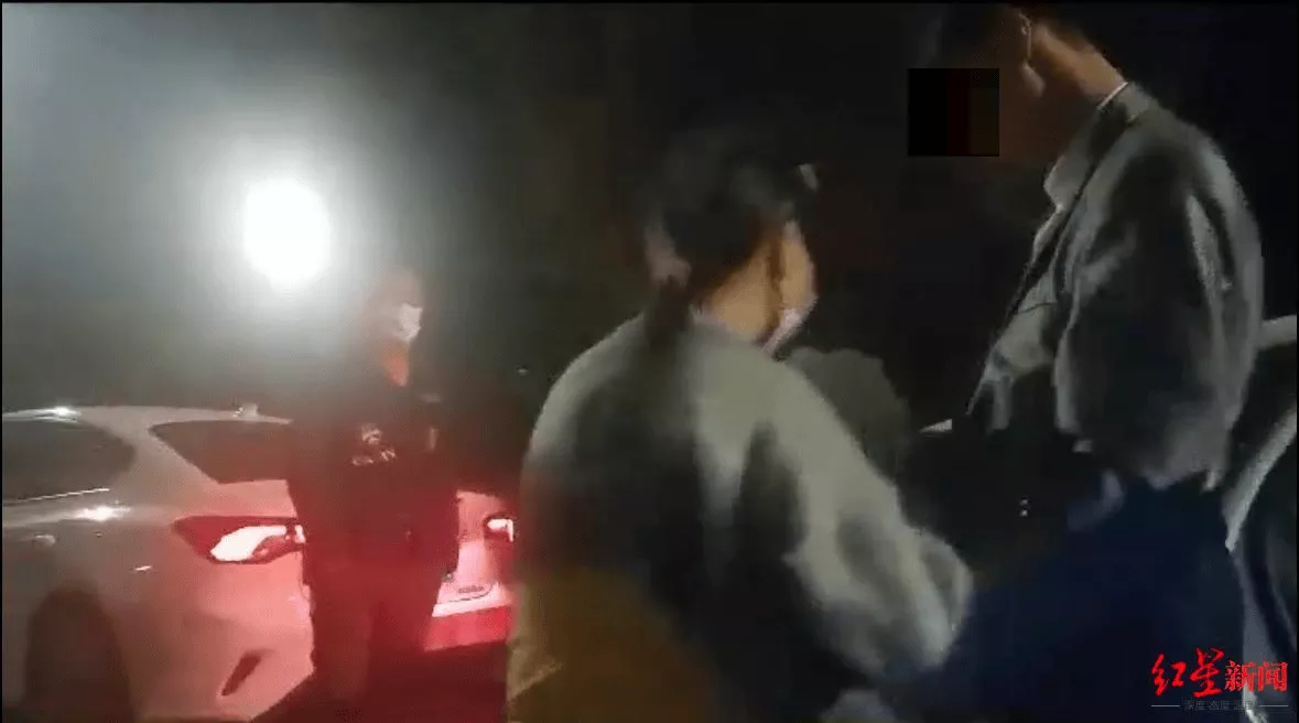记者卧底贩婴现场:夜间在车上成交出生14天男婴