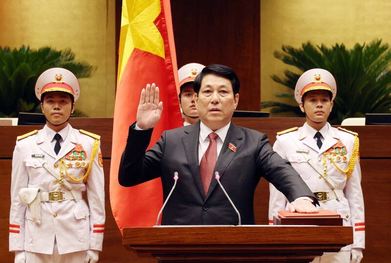 越南国会21日选举人民军大将、越南共产党中央政治局委员、中央书记处常务书记梁强,担任国家主席。(欧新社) 越南国会21日选举人民军大将、越南共产党中央政治局委员、中央书记处常务书记梁强,担任国家主席。(欧新社)