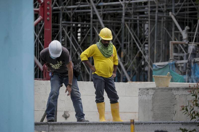 新加坡义顺环路一建筑工地21日发生意外,1名55岁中国籍移工遭钢制滑动大门砸死。示意图与事件无关。(欧新社资料照) 新加坡义顺环路一建筑工地21日发生意外,1名55岁中国籍移工遭钢制滑动大门砸死。示意图与事件无关。(欧新社资料照)