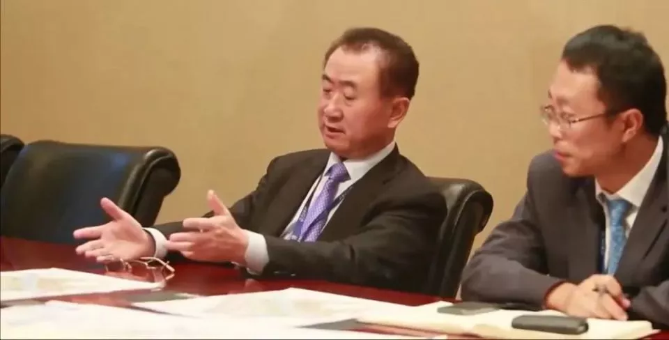 50亿回购款,王健林如何应对这场债务风暴?