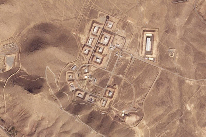星球实验室卫星影像显示,伊朗德黑兰郊外的霍吉尔军事基地的固体燃料混合厂遭以色列空袭受损。(美联社) 星球实验室卫星影像显示,伊朗德黑兰郊外的霍吉尔军事基地的固体燃料混合厂遭以色列空袭受损。(美联社)