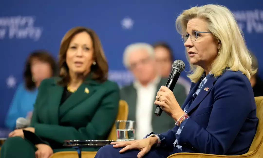 ▎前共和党女议员、长期反对堕胎权的丽兹·切尼(Liz Cheney)周一谴责了共和党对堕胎程序的禁令,并敦促保守派支持哈里斯。图源《卫报》