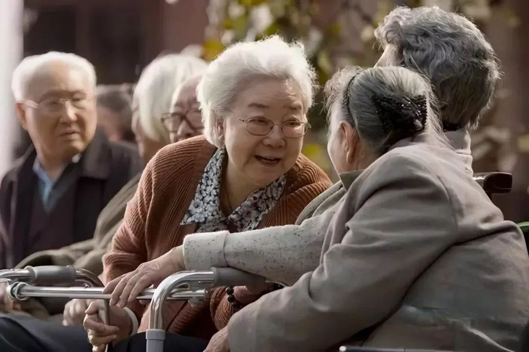 盼着退休的年轻人,提前30年看养老院