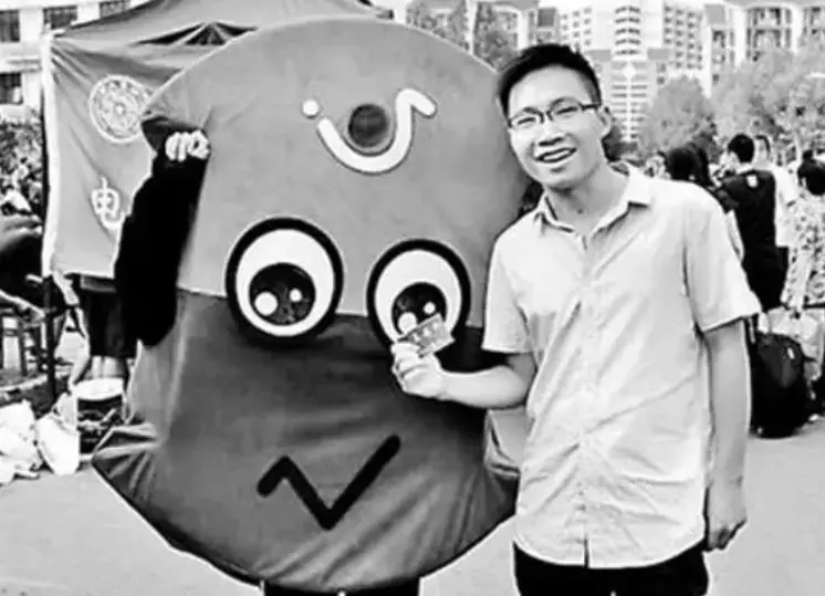 拒北大，复读8年上清华的“高考疯子”如今怎样