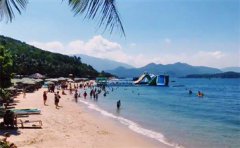 百元海景房、千元近视手术:年轻人跟着汇率旅行
