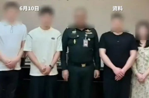 泰國軍官在國防部接待室高規格宴請中國網紅。