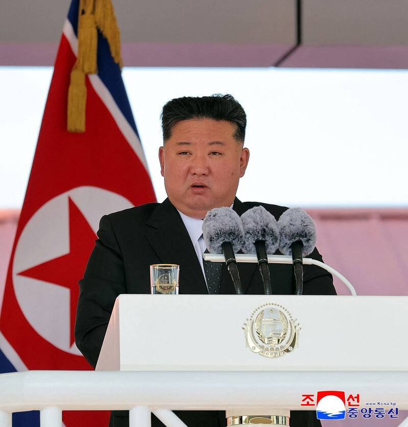 北韩官媒证实,海军驱逐舰下水仪式12日举行,国务委员会委员长金正恩亲自出席。(法新社) 北韩官媒证实,海军驱逐舰下水仪式12日举行,国务委员会委员长金正恩亲自出席。(法新社)