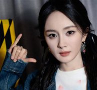 杨幂到底怎么了？非要在大众雷点蹦迪，吃十几块的饭上热搜又翻车