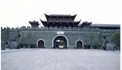 亏了10个亿，仅仅是决策失误吗？