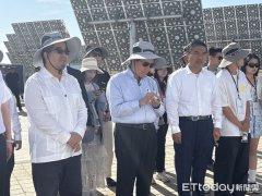 马英九在敦煌“狂写笔记”