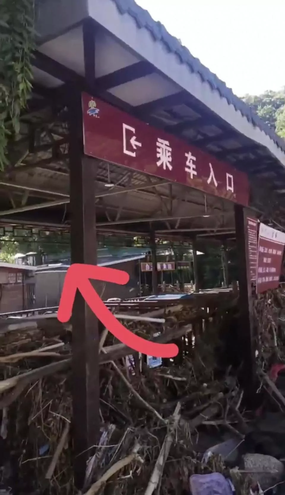 景区有游客被洪水冲走失联3天,家属急寻称孩子哭着找爸爸