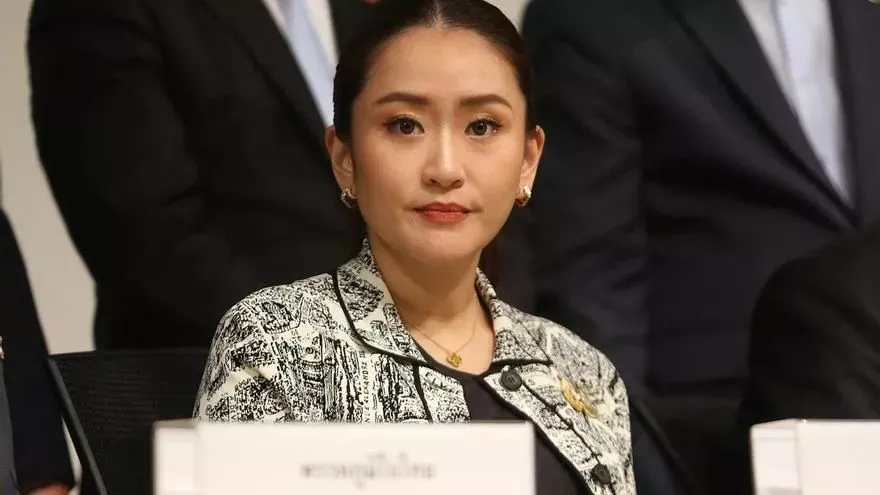 网红女总理一声“叔叔”引爆政坛!对方直播爆黑料