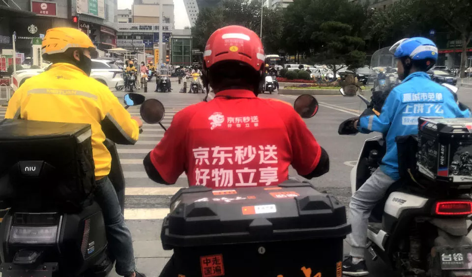 三巨头外卖“冲单日”交锋背后:即时零售战白热化
