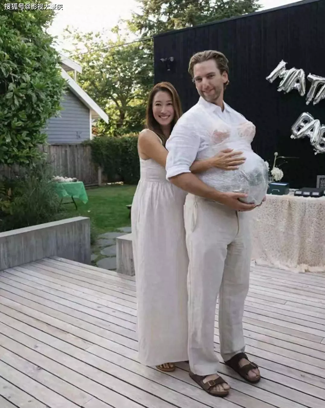 谢霆锋妹妹二胎办迎婴派对，男友扮孕妇逗她开心