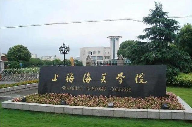 哈工大热度碾压名校，志愿扎堆分数暴涨，宝藏大学凭啥逆袭？