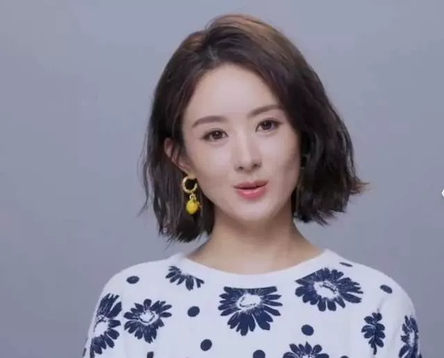 赵丽颖最新露面状态不佳，眼神疲惫脸颊凹陷